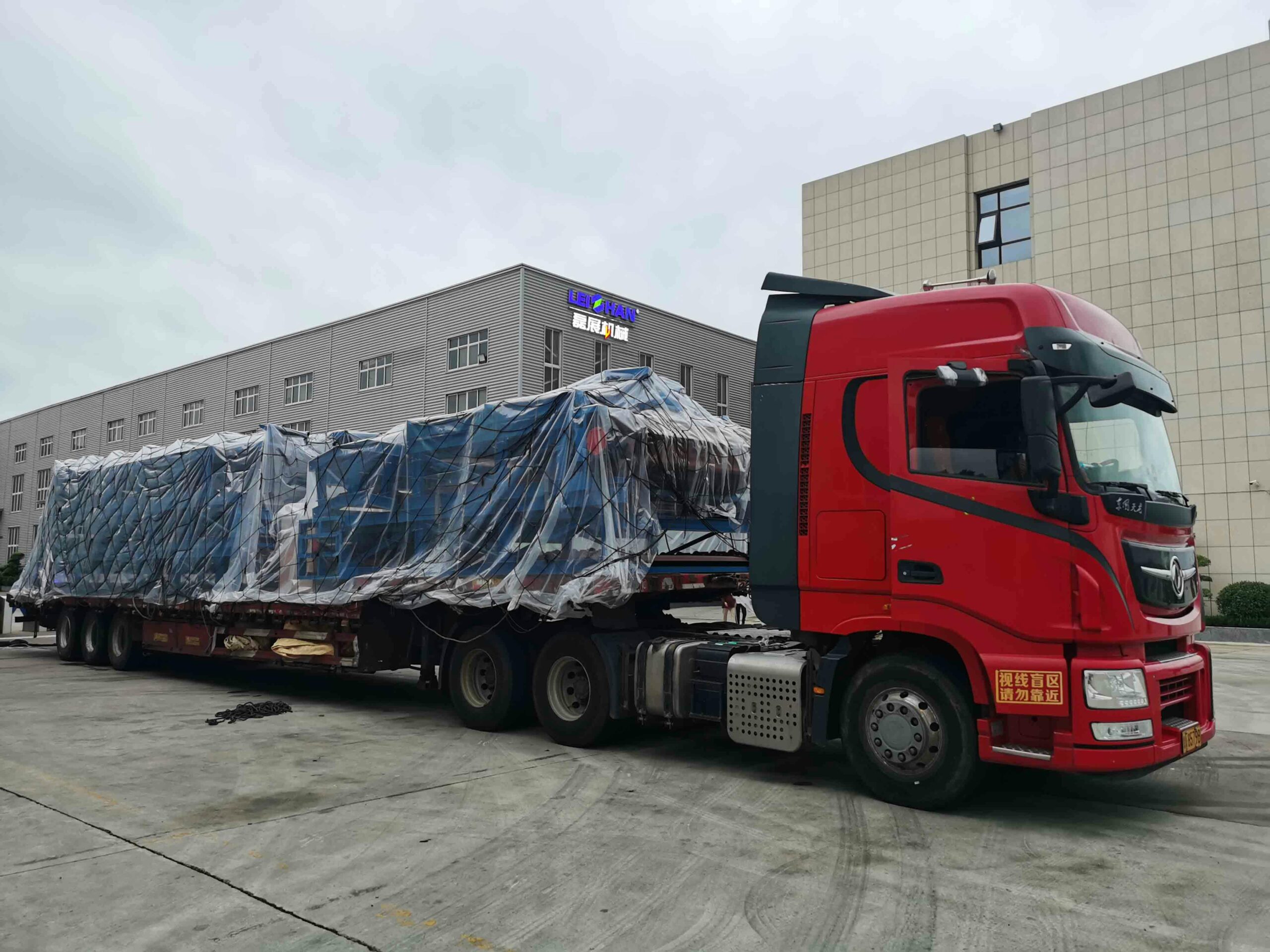 Cross-border logistics route